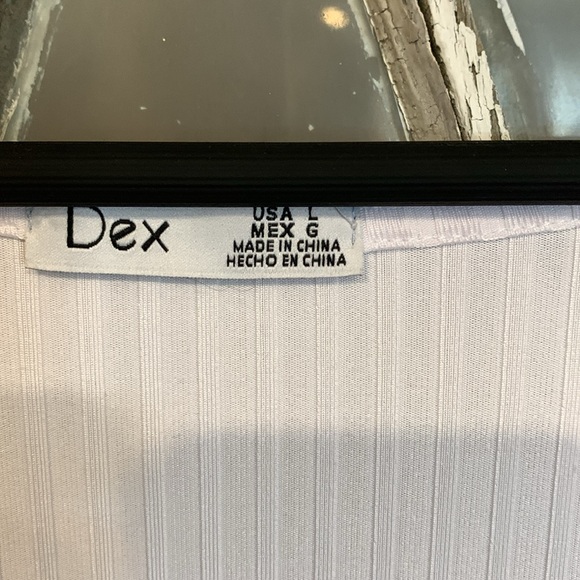 Dex V-Neck Tie Front Top; Size Large - Picture 2 of 8